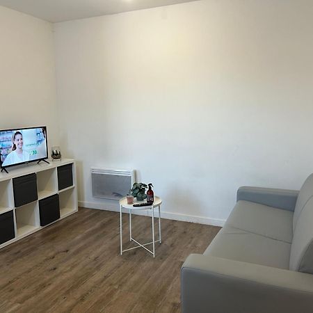 Superbe Studio Meuble Avec Parking 모뵈주 외부 사진