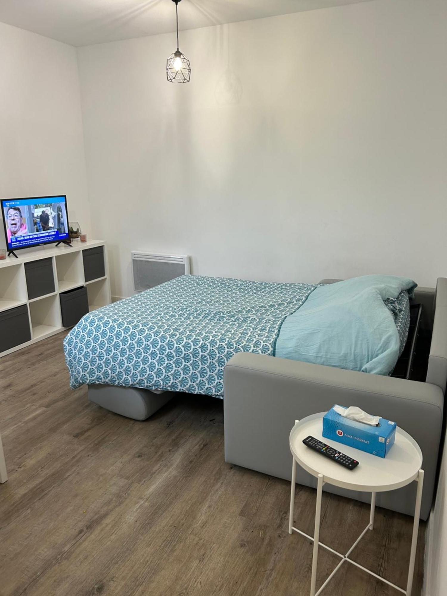 Superbe Studio Meuble Avec Parking 모뵈주 외부 사진
