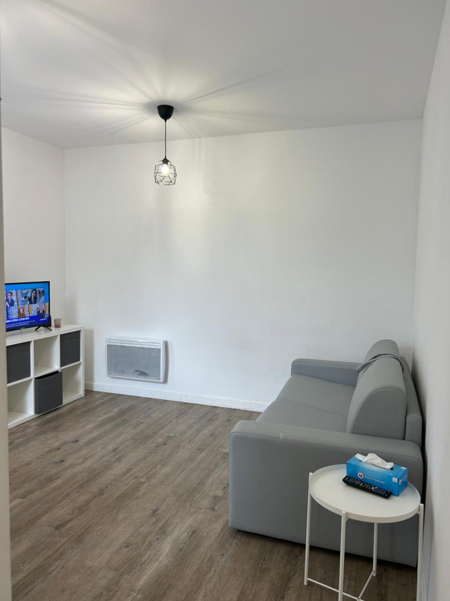 Superbe Studio Meuble Avec Parking 모뵈주 외부 사진